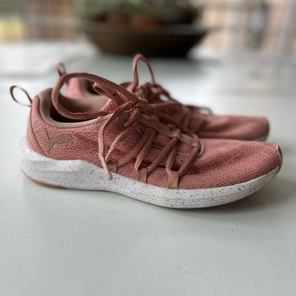 Pumas Size 6 - Picture 2 of 10